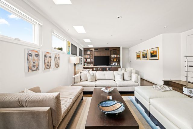 2115 Troon Street, Houston, TX 77019