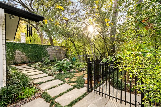 2115 Troon Street, Houston, TX 77019