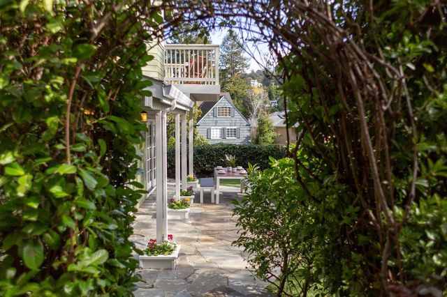 165 165 Cross Rd, Oakland, CA 94618