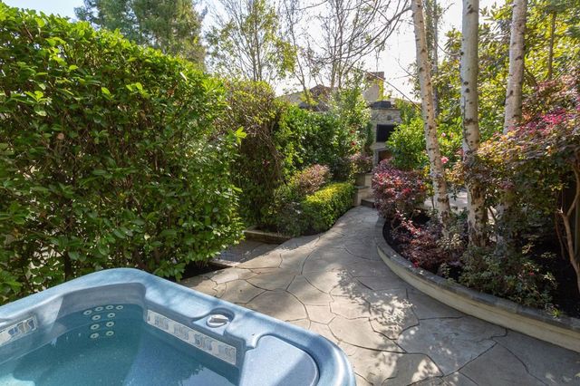 165 165 Cross Rd, Oakland, CA 94618