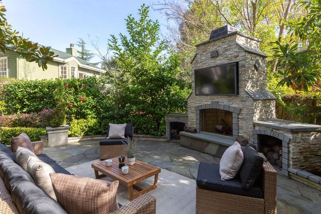 165 165 Cross Rd, Oakland, CA 94618