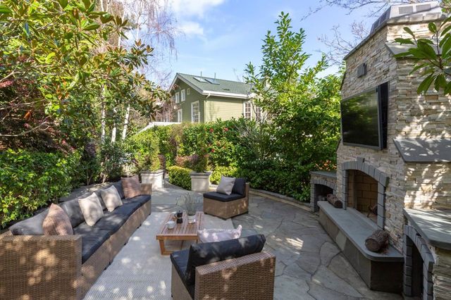 165 165 Cross Rd, Oakland, CA 94618