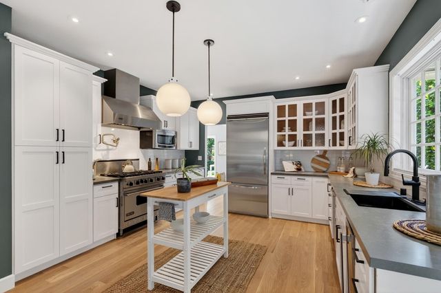 165 165 Cross Rd, Oakland, CA 94618