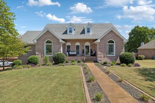 2002 Woodcrest Cir, Mount Juliet, TN 37122