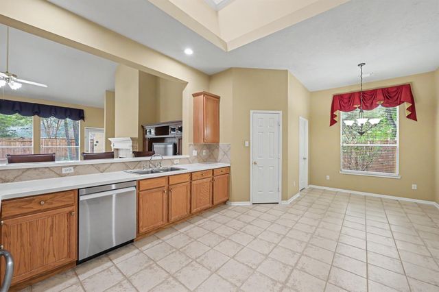 26 N Brooksedge Circle, The Woodlands, TX 77382