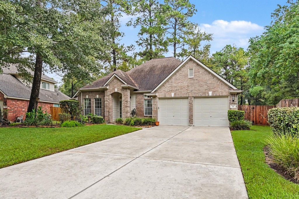 26 N Brooksedge Circle, The Woodlands, TX 77382