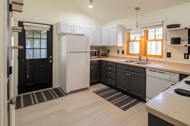 335 S Cottonwood Street, Sisters, OR 97759