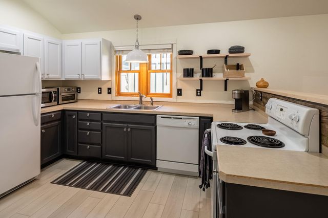 335 S Cottonwood Street, Sisters, OR 97759