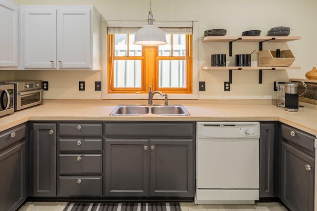 335 S Cottonwood Street, Sisters, OR 97759