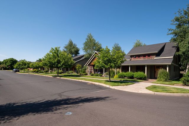 335 S Cottonwood Street, Sisters, OR 97759