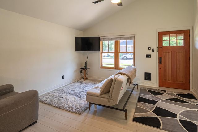 335 S Cottonwood Street, Sisters, OR 97759