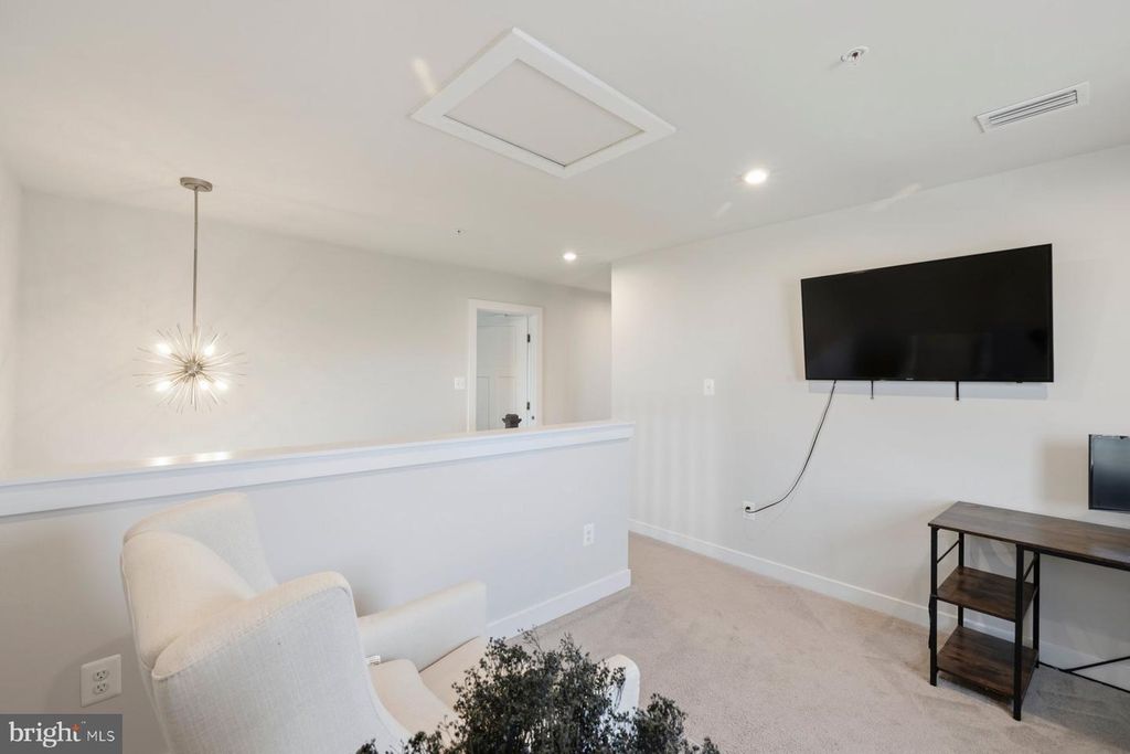 Image 17 of property listing at 3721 BOYINGTON DR, Jefferson, MD 21755