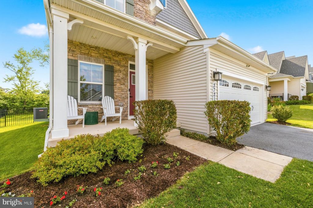 Image 3 of property listing at 3721 BOYINGTON DR, Jefferson, MD 21755
