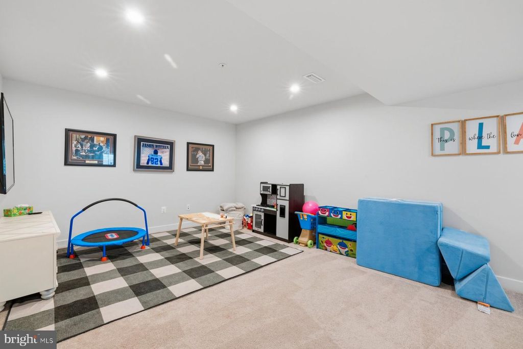 Image 31 of property listing at 3721 BOYINGTON DR, Jefferson, MD 21755