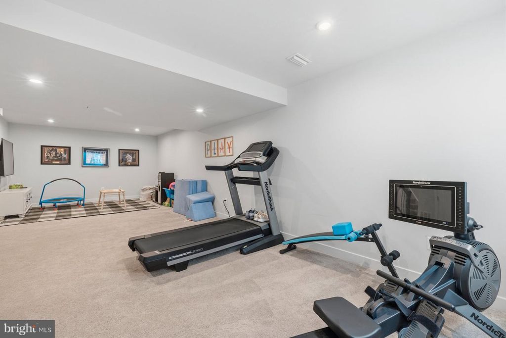 Image 34 of property listing at 3721 BOYINGTON DR, Jefferson, MD 21755