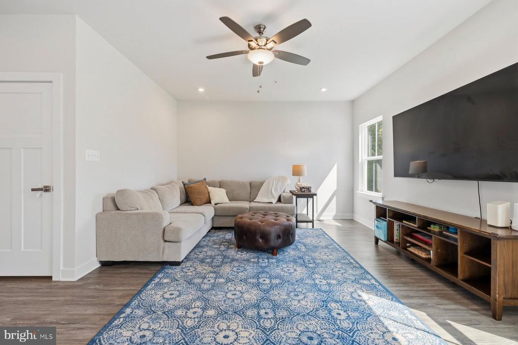 Image 6 of property listing at 3721 BOYINGTON DR, Jefferson, MD 21755