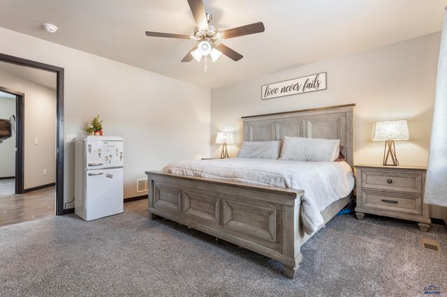 1013 SHAPE CT, Rapid City, SD 57703