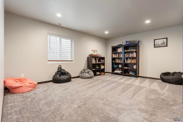 1013 SHAPE CT, Rapid City, SD 57703