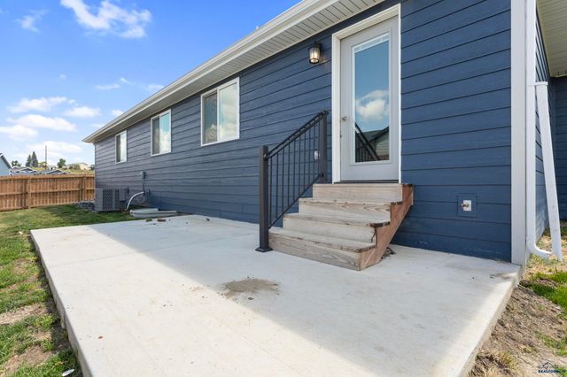 1013 SHAPE CT, Rapid City, SD 57703