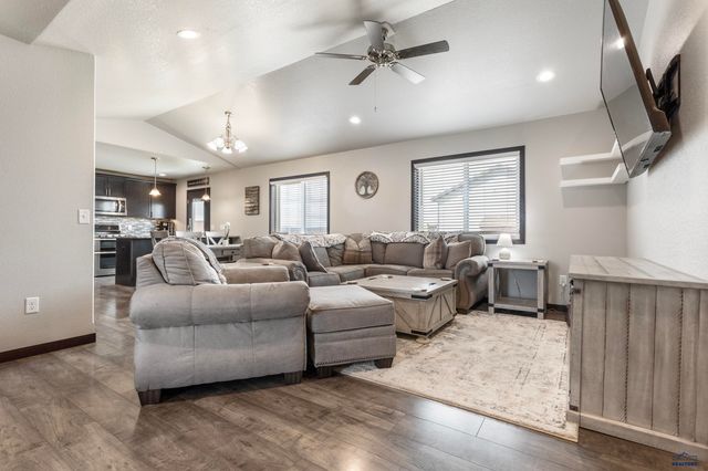 1013 SHAPE CT, Rapid City, SD 57703