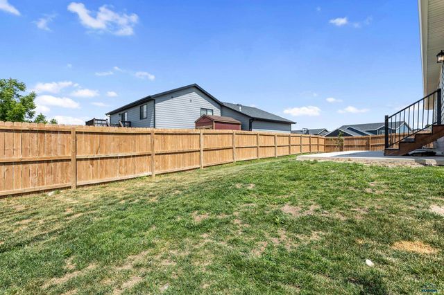 1013 SHAPE CT, Rapid City, SD 57703