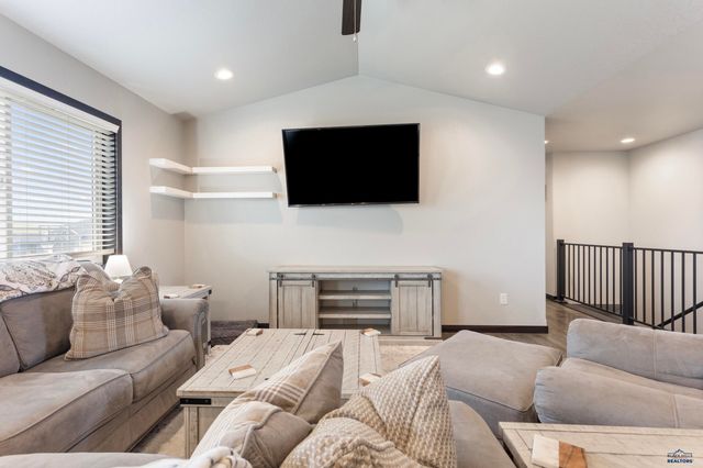 1013 SHAPE CT, Rapid City, SD 57703