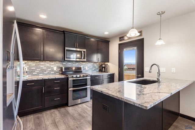 1013 SHAPE CT, Rapid City, SD 57703