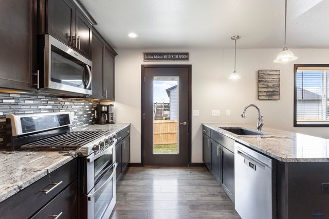 1013 SHAPE CT, Rapid City, SD 57703