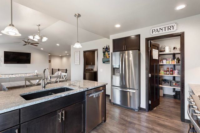 1013 SHAPE CT, Rapid City, SD 57703