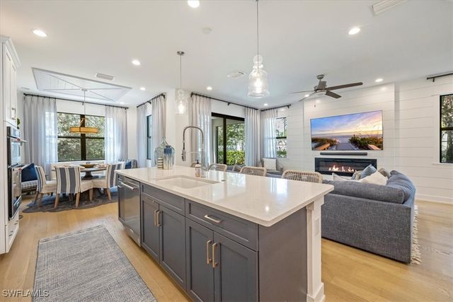 12940 Pembroke DR, Naples, FL 34105