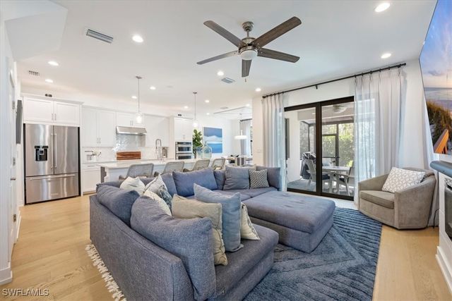 12940 Pembroke DR, Naples, FL 34105