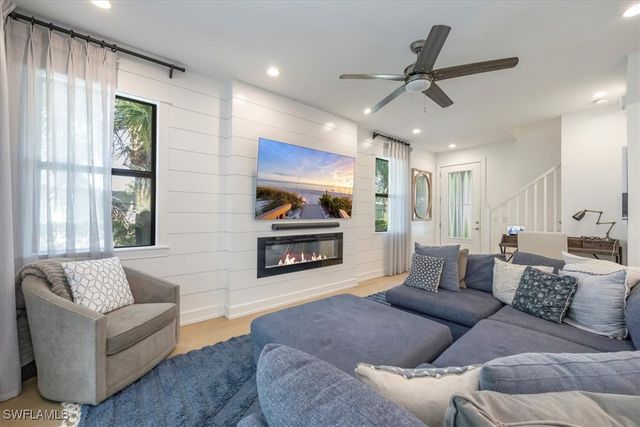 12940 Pembroke DR, Naples, FL 34105