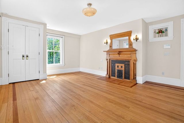 51 Green St, Boston, MA 02130