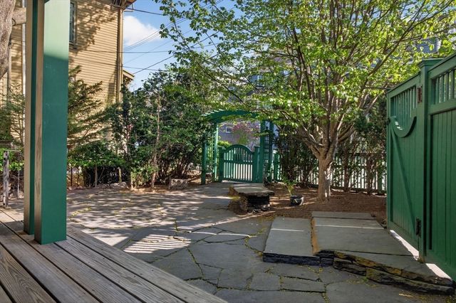 51 Green St, Boston, MA 02130