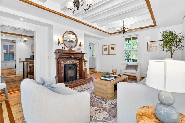 51 Green St, Boston, MA 02130