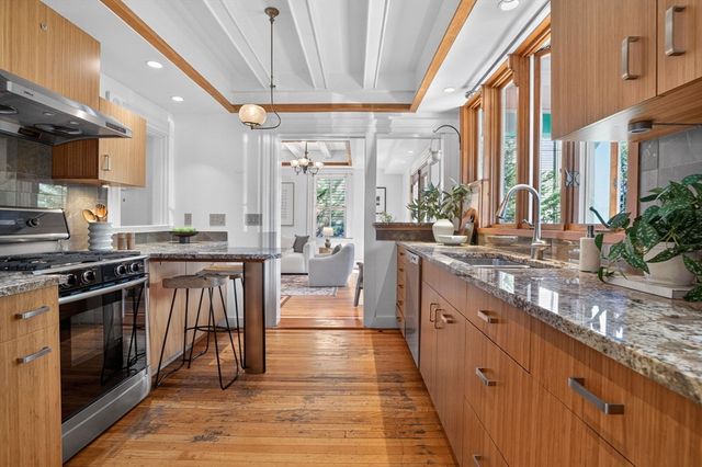51 Green St, Boston, MA 02130