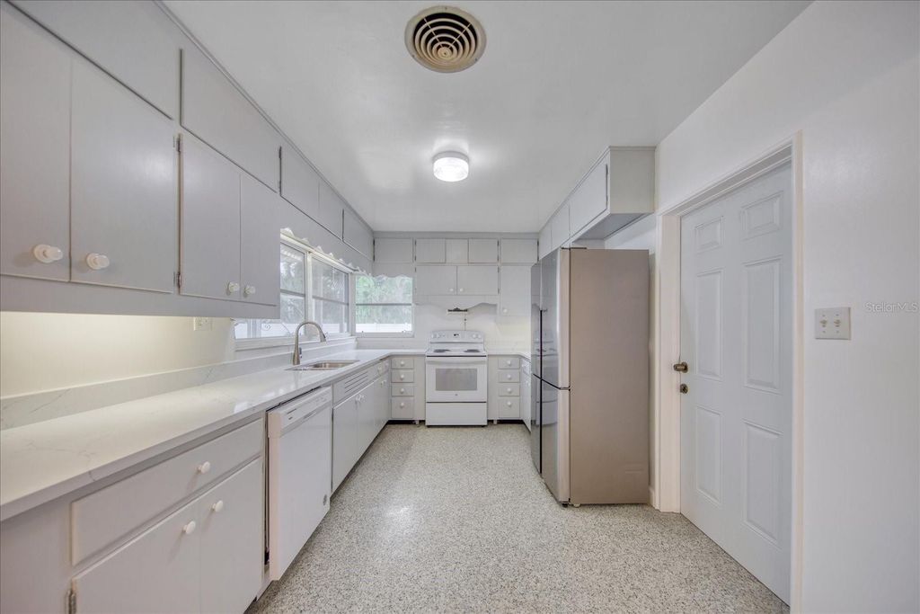 Image 12 of property listing at 106 15TH STREET, Belleair Beach, FL 33786