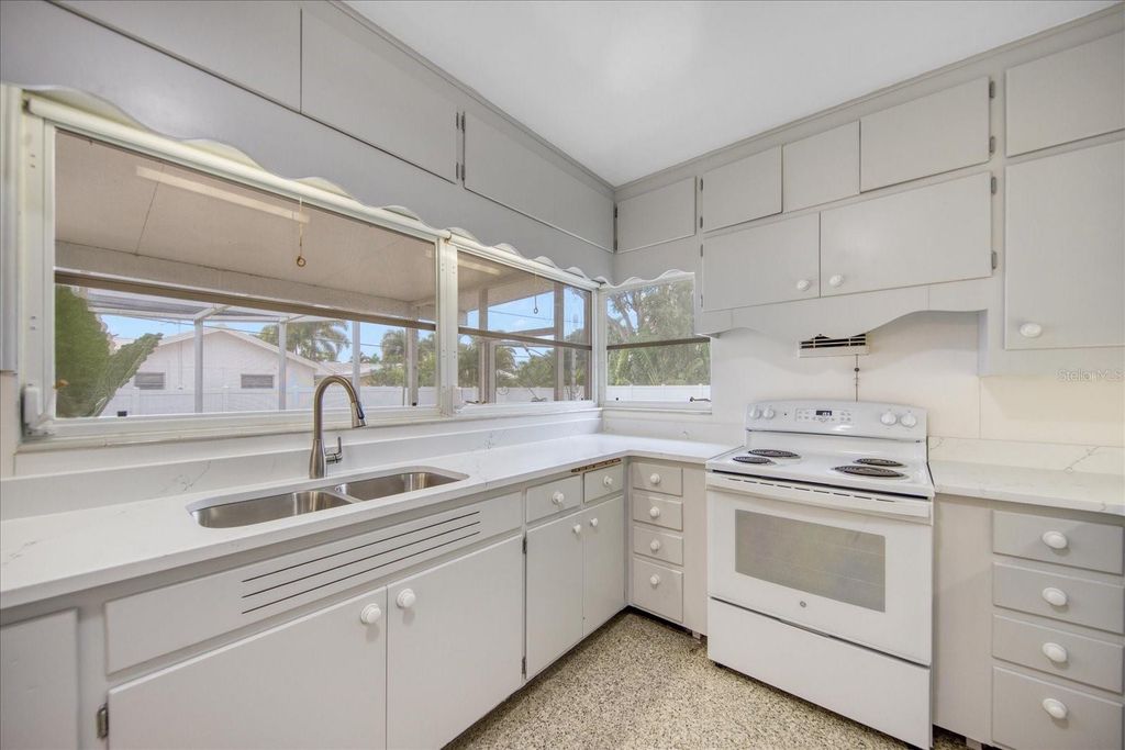 Image 13 of property listing at 106 15TH STREET, Belleair Beach, FL 33786