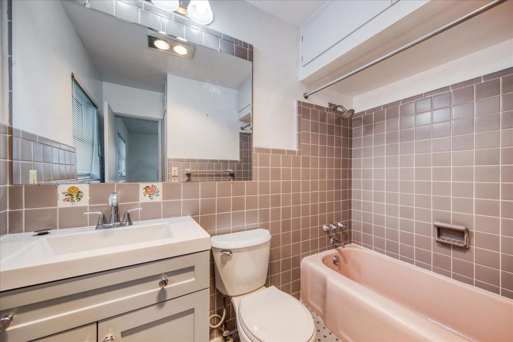 Image 18 of property listing at 106 15TH STREET, Belleair Beach, FL 33786