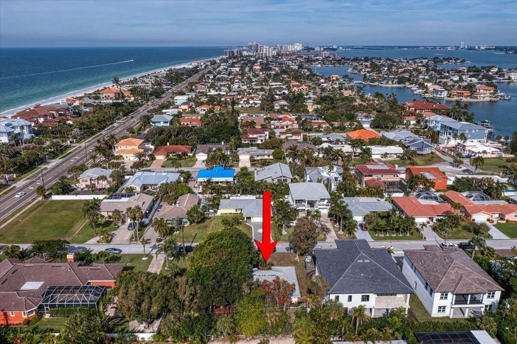 Image 4 of property listing at 106 15TH STREET, Belleair Beach, FL 33786