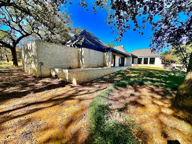 424 S Comanche Drive, De Leon, TX 76444