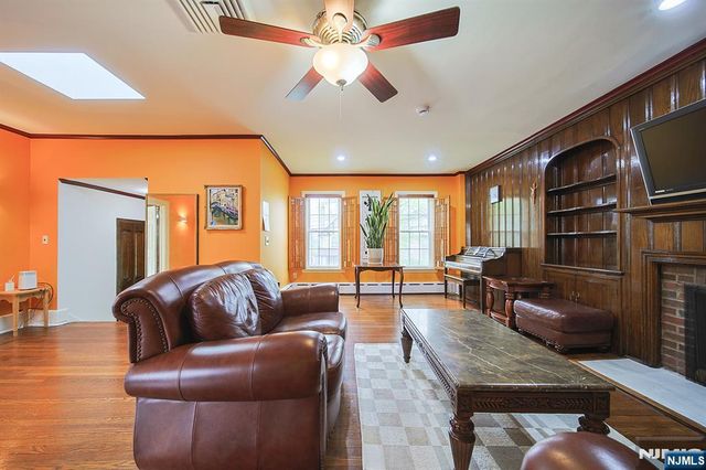 586 Hillside Street, Ridgefield, NJ 07657