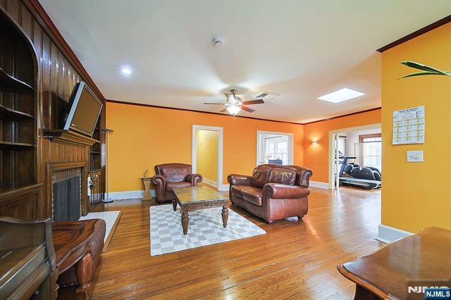 586 Hillside Street, Ridgefield, NJ 07657