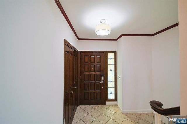 586 Hillside Street, Ridgefield, NJ 07657