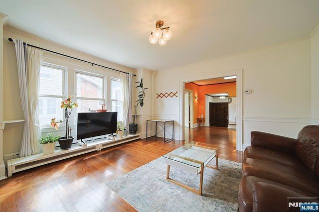 586 Hillside Street, Ridgefield, NJ 07657