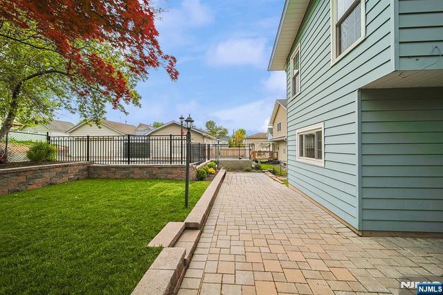 586 Hillside Street, Ridgefield, NJ 07657