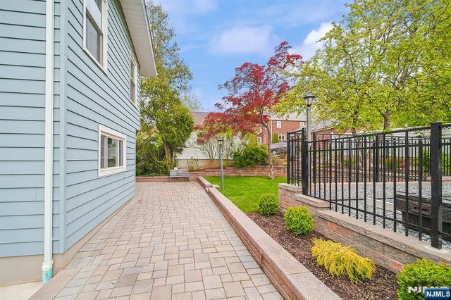 586 Hillside Street, Ridgefield, NJ 07657