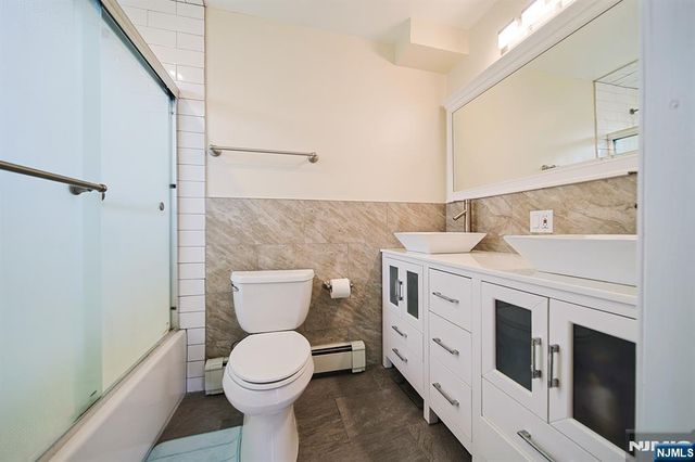 586 Hillside Street, Ridgefield, NJ 07657