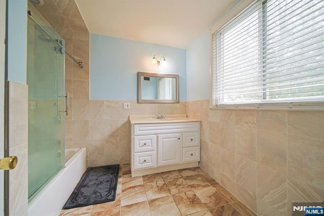 586 Hillside Street, Ridgefield, NJ 07657