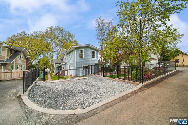 586 Hillside Street, Ridgefield, NJ 07657